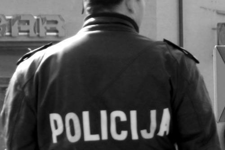 policija