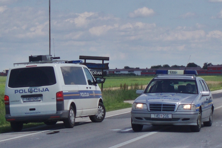policija
