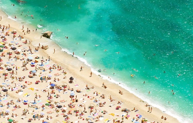 ljeto turisti plaža