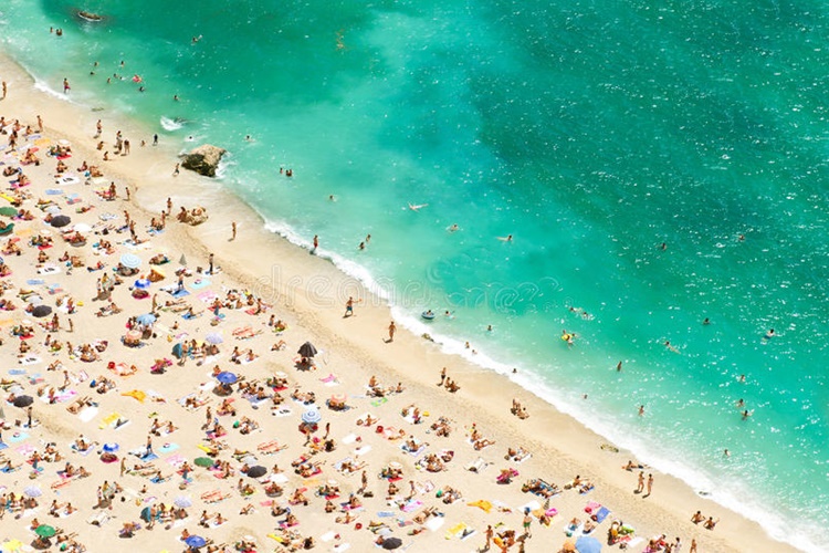 ljeto turisti plaža