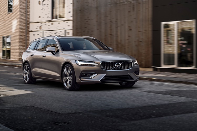 2019-volvo-v60-official-photos-and-info-news-car-and-driver-photo-702969-s-original