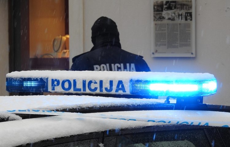 policija