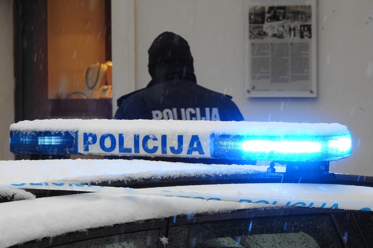 policija