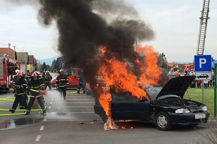 sracinec 25 vatrogasci vozilo pozar