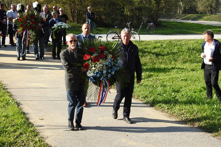 drava spomen kriz